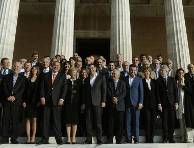 ΣΥΡΙΖΑ: «Ο Κ.Μητσοτάκης επικροτεί τη μετατροπή της χώρας σε σκουπιδότοπο εν μέσω καύσωνα»